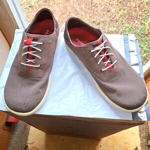 A pair of OluKai Nohea Moku mens shoes in a size 9M.They are pre-loved